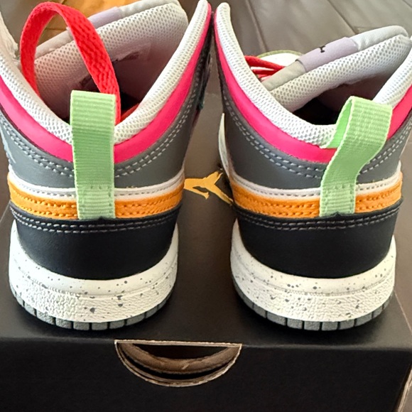 Rare Toddler Nike Jordan 1 Mid SE white taxi-dark shadow multi color sneakers - Picture 10 of 12